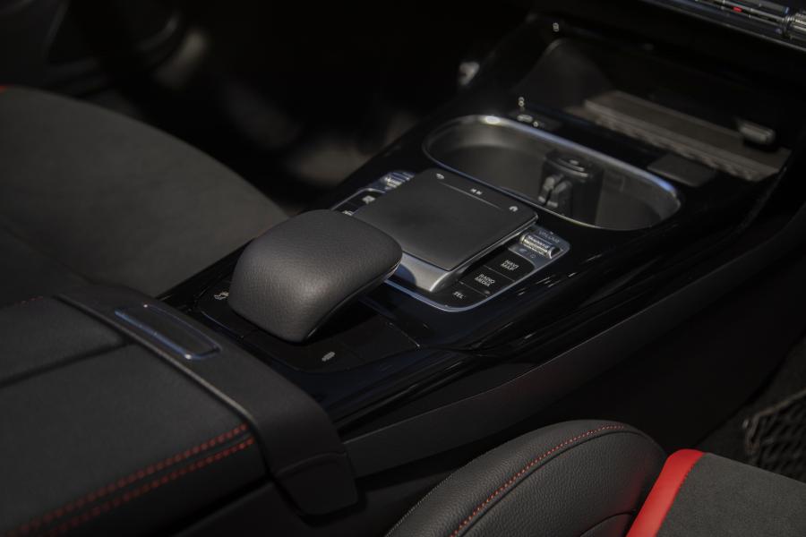 Детали интерьера Mercedes-AMG CLA35 4Matic (C118) 2019 года  (NA) (фото 37 из 40)